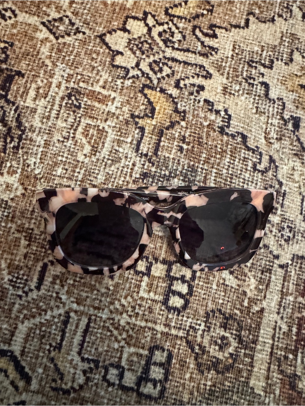 Tortoiseshell Round Sunglasses in Blush & Black